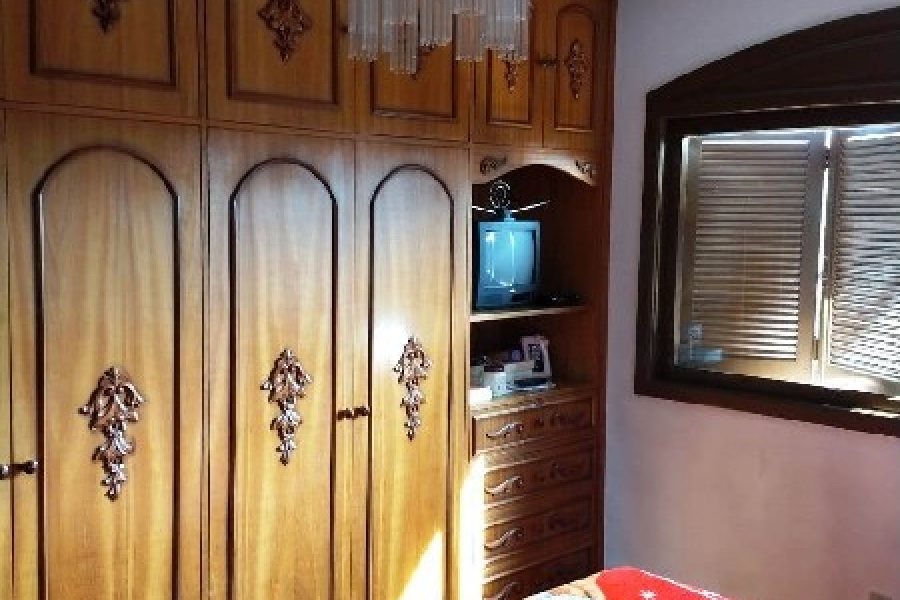 Casa com 200m², 3 dormitórios, 3 vagas, no bairro Madureira em Caxias do Sul para Comprar