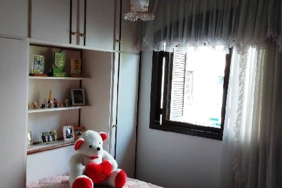 Casa com 200m², 3 dormitórios, 3 vagas, no bairro Madureira em Caxias do Sul para Comprar