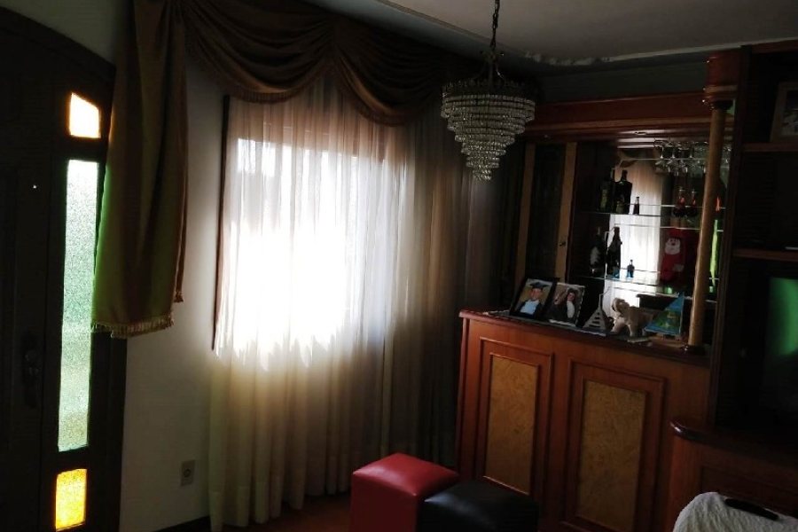Casa com 200m², 3 dormitórios, 3 vagas, no bairro Madureira em Caxias do Sul para Comprar