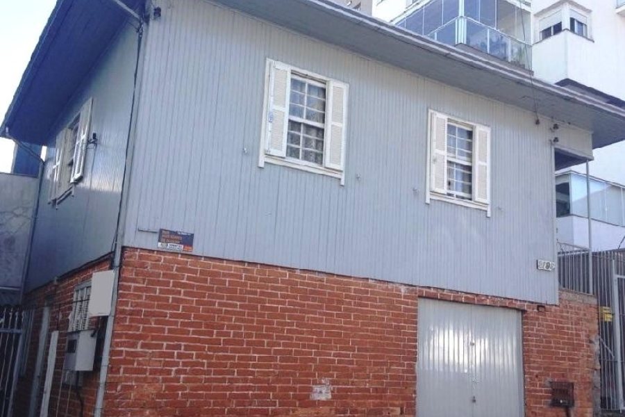 Casa com 60m², 2 dormitórios, no bairro Pio X em Caxias do Sul para Comprar