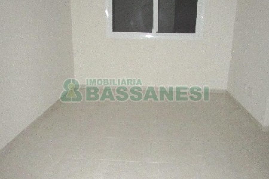 Apartamento com 59m², 2 dormitórios, 1 vaga, no bairro São Pelegrino em Caxias do Sul para Alugar