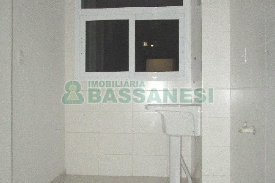 Apartamento com 59m², 2 dormitórios, 1 vaga, no bairro São Pelegrino em Caxias do Sul para Alugar
