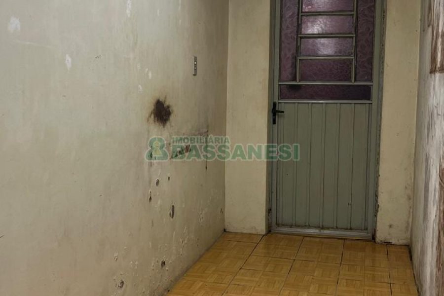 Casa Mobiliada com 38m², 2 dormitórios, no bairro Kayser em Caxias do Sul para Comprar