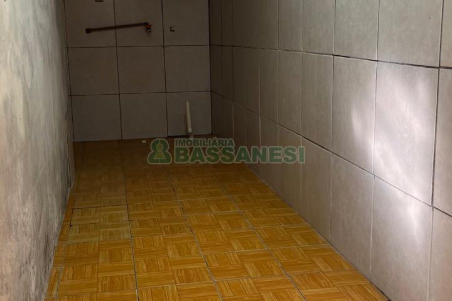 Casa Mobiliada com 38m², 2 dormitórios, no bairro Kayser em Caxias do Sul para Comprar