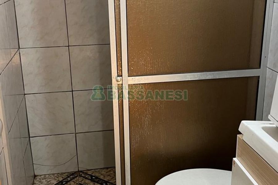 Casa Mobiliada com 38m², 2 dormitórios, no bairro Kayser em Caxias do Sul para Comprar