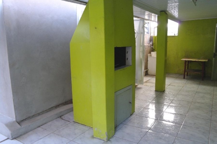 Casa Mobiliada com 38m², 2 dormitórios, no bairro Kayser em Caxias do Sul para Comprar