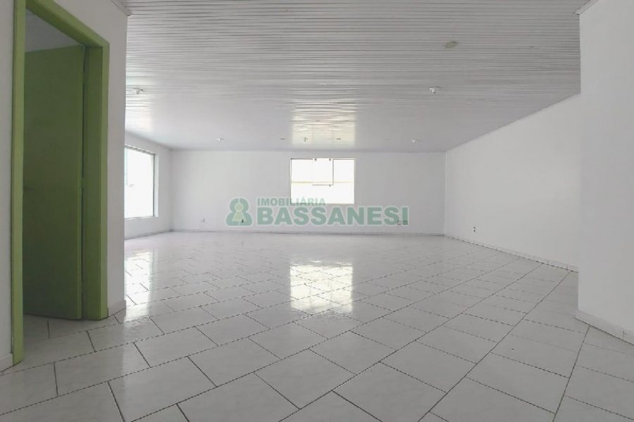 Sala com 88m², no bairro Centro em Caxias do Sul para Alugar