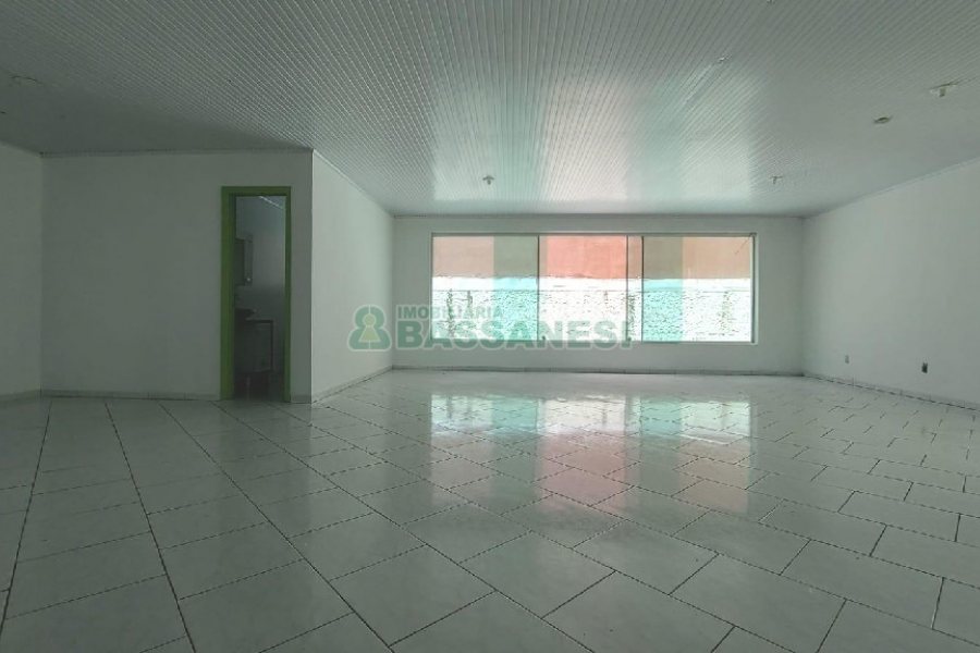 Sala com 88m², no bairro Centro em Caxias do Sul para Alugar