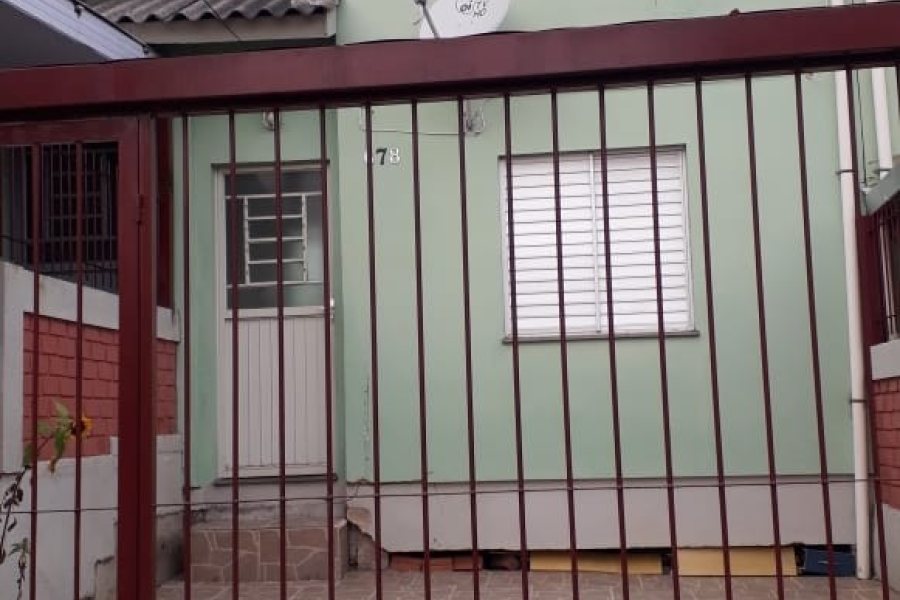 Sobrado com 44m², 2 dormitórios, no bairro Centenário em Caxias do Sul para Comprar