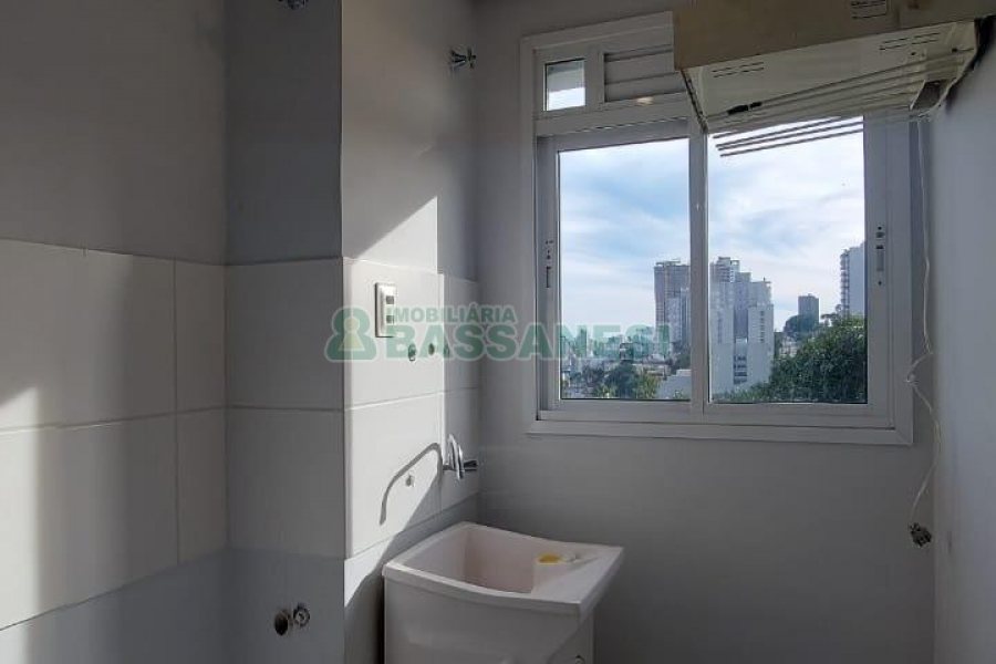 Apto Mobiliado com 34m², 1 dormitório, 1 vaga, no bairro Petrópolis em Caxias do Sul para Alugar