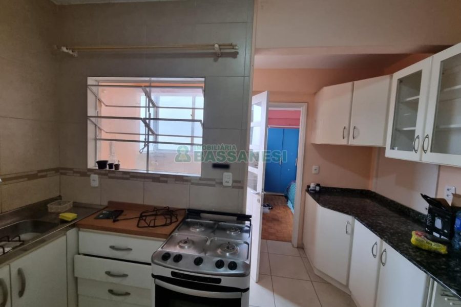 Apto Mobiliado com 80m², 2 dormitórios, no bairro Centro em Caxias do Sul para Comprar