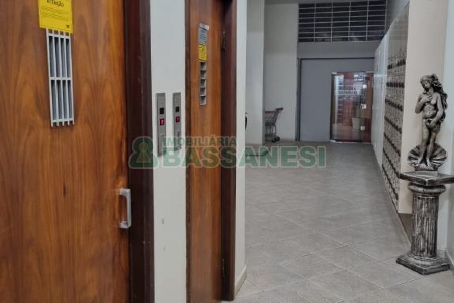 Apto Mobiliado com 80m², 2 dormitórios, no bairro Centro em Caxias do Sul para Comprar
