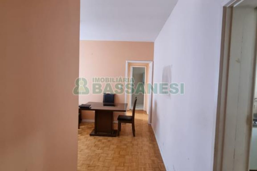 Apto Mobiliado com 80m², 2 dormitórios, no bairro Centro em Caxias do Sul para Comprar