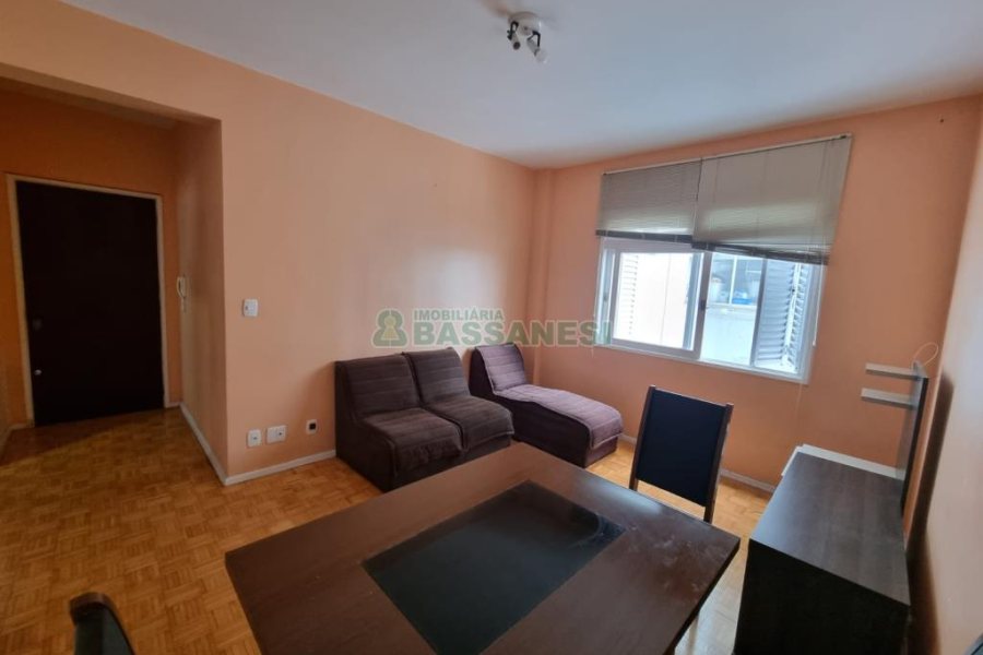 Apto Mobiliado com 80m², 2 dormitórios, no bairro Centro em Caxias do Sul para Comprar