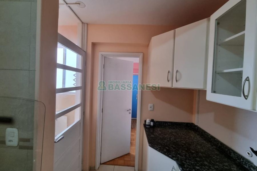 Apto Mobiliado com 80m², 2 dormitórios, no bairro Centro em Caxias do Sul para Comprar