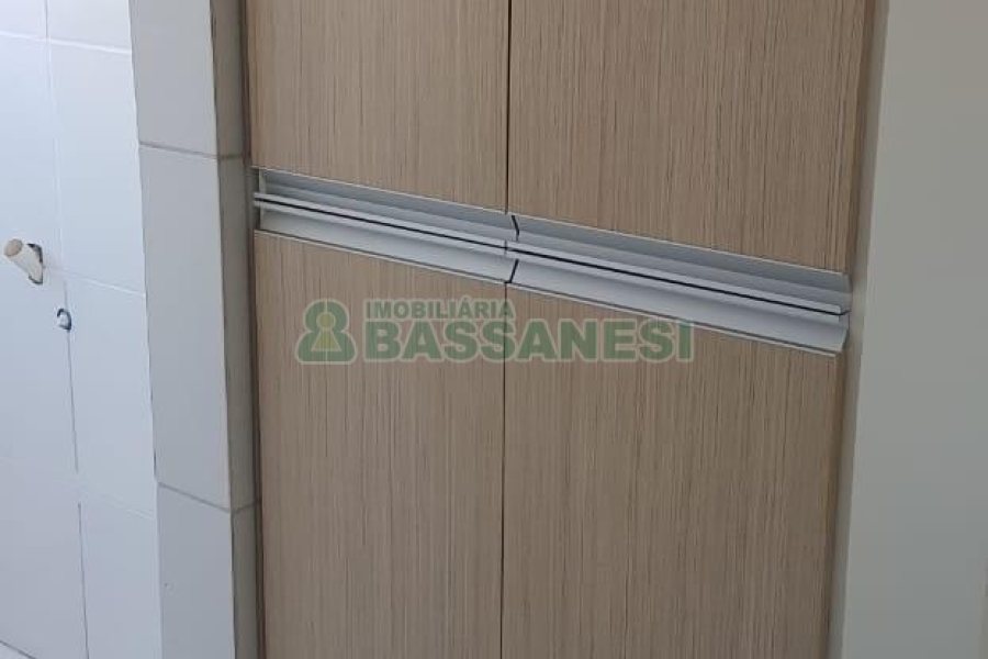 Apartamento com 52m², 2 dormitórios, 1 vaga, no bairro Sanvitto em Caxias do Sul para Comprar