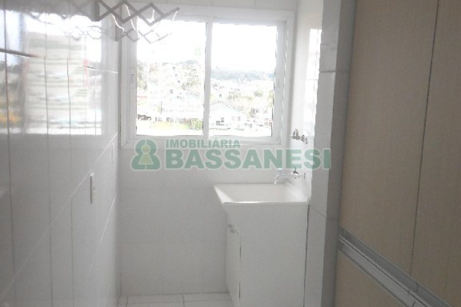 Apartamento com 52m², 2 dormitórios, 1 vaga, no bairro Sanvitto em Caxias do Sul para Comprar