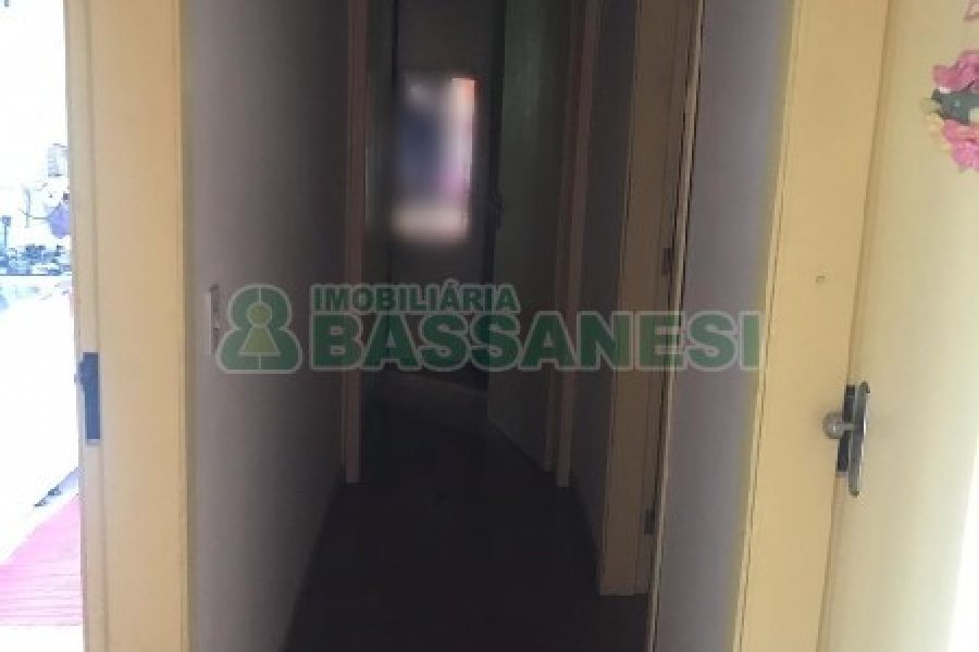 Casa com 125m², 2 dormitórios, 1 vaga, no bairro Charqueadas em Caxias do Sul para Comprar
