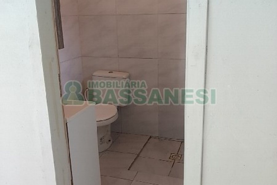 Casa com 125m², 2 dormitórios, 1 vaga, no bairro Charqueadas em Caxias do Sul para Comprar