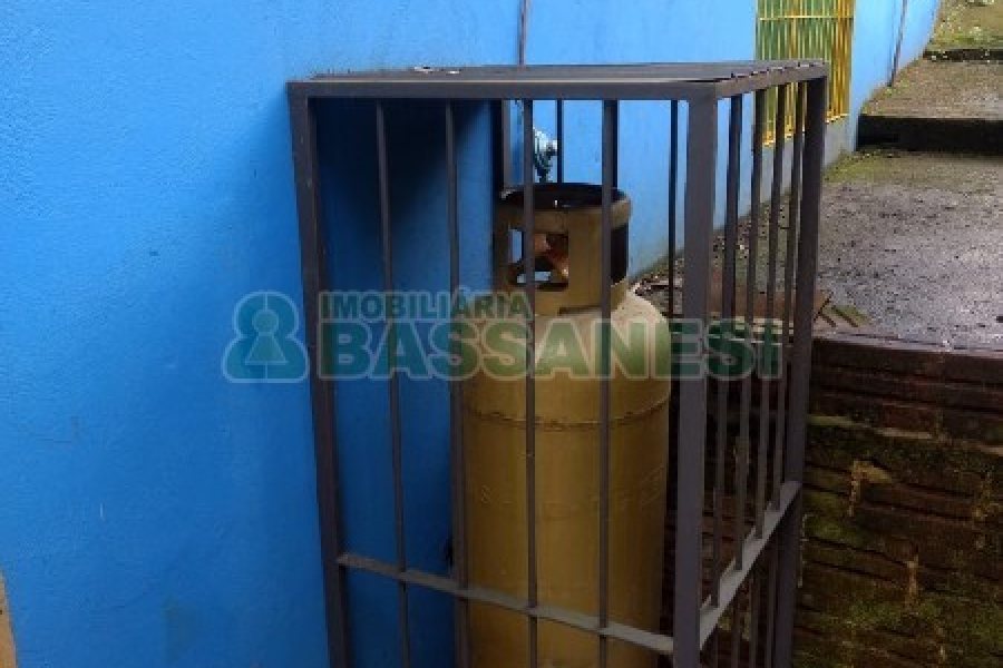 Casa com 125m², 2 dormitórios, 1 vaga, no bairro Charqueadas em Caxias do Sul para Comprar