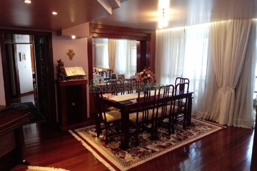 Apartamento com 205m², 3 dormitórios, 2 vagas, no bairro São Pelegrino em Caxias do Sul para Comprar