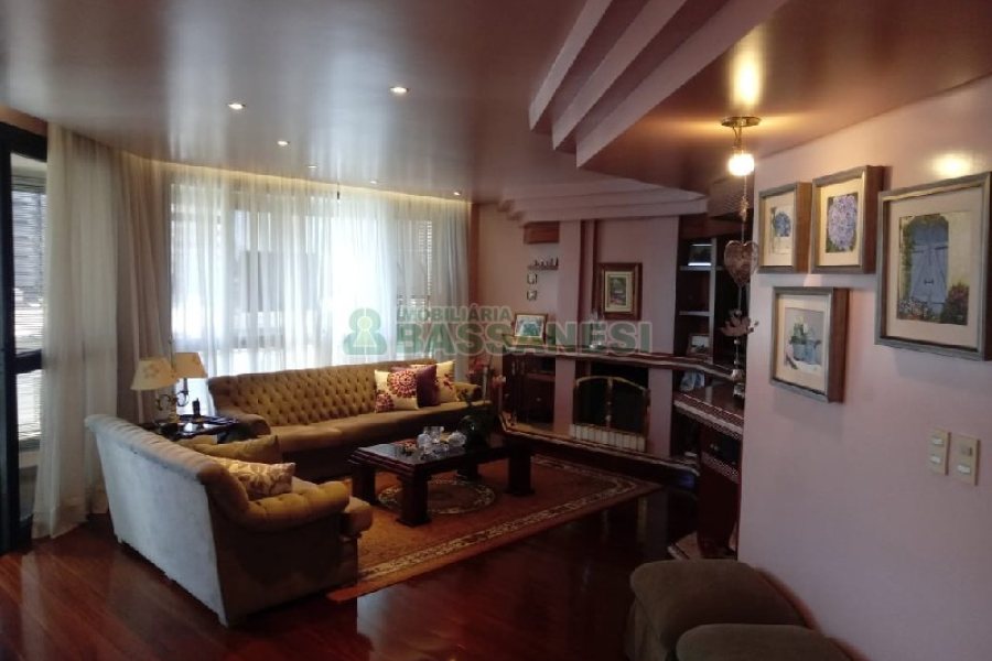 Apartamento com 205m², 3 dormitórios, 2 vagas, no bairro São Pelegrino em Caxias do Sul para Comprar