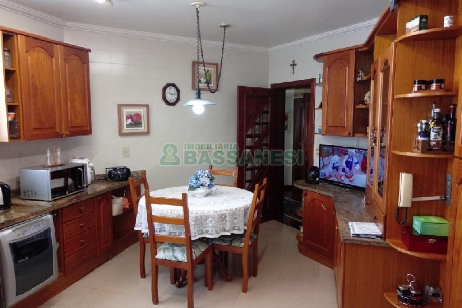 Apartamento com 205m², 3 dormitórios, 2 vagas, no bairro São Pelegrino em Caxias do Sul para Comprar