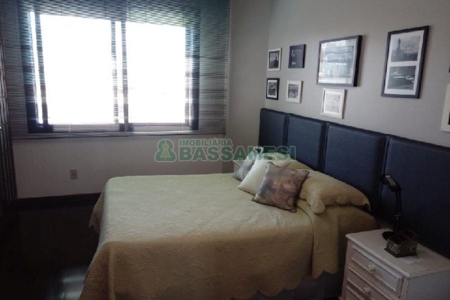 Apartamento com 205m², 3 dormitórios, 2 vagas, no bairro São Pelegrino em Caxias do Sul para Comprar