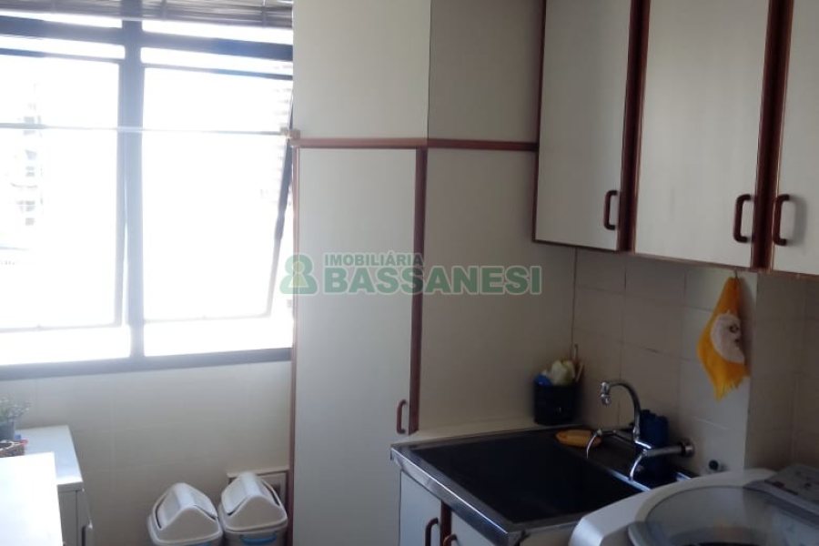 Apartamento com 205m², 3 dormitórios, 2 vagas, no bairro São Pelegrino em Caxias do Sul para Comprar