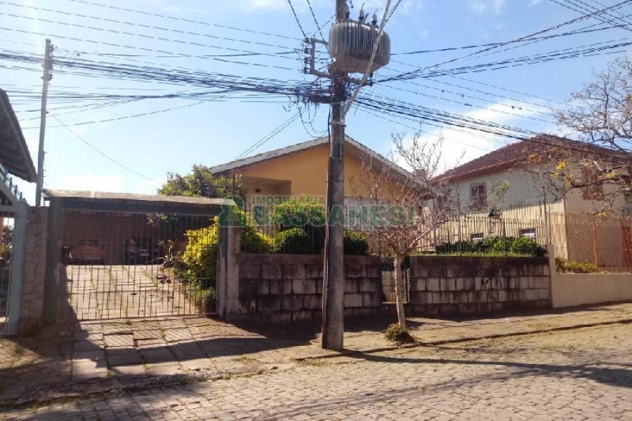 Casa com 100m², 3 dormitórios, 4 vagas, no bairro Santa Catarina em Caxias do Sul para Comprar