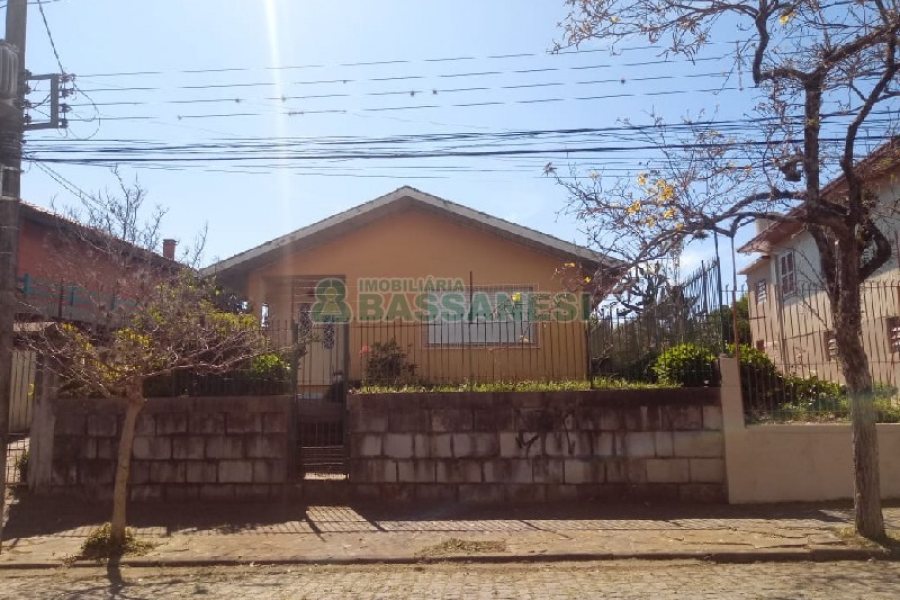 Casa com 100m², 3 dormitórios, 4 vagas, no bairro Santa Catarina em Caxias do Sul para Comprar