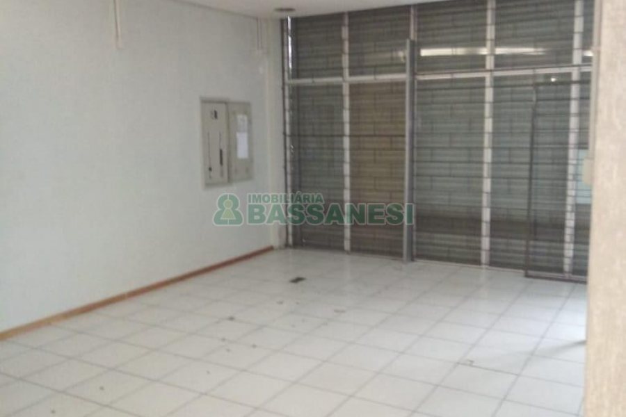 Loja com 300m², no bairro Pio X em Caxias do Sul para Alugar
