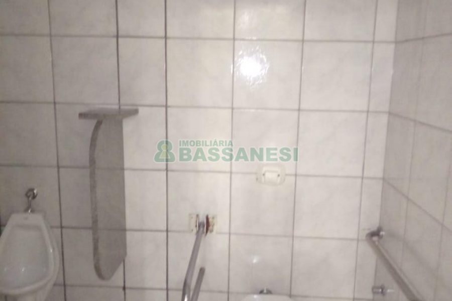 Loja com 300m², no bairro Pio X em Caxias do Sul para Alugar