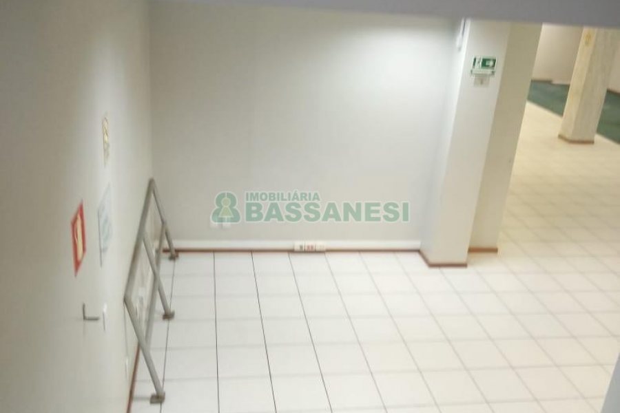 Loja com 300m², no bairro Pio X em Caxias do Sul para Alugar