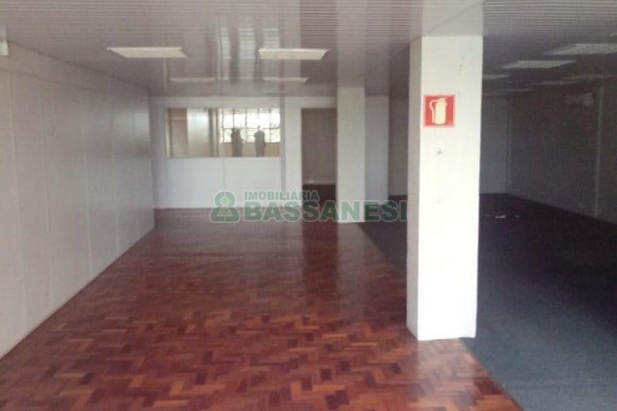 Loja com 300m², no bairro Pio X em Caxias do Sul para Alugar