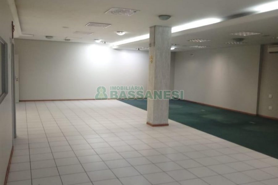 Loja com 300m², no bairro Pio X em Caxias do Sul para Alugar