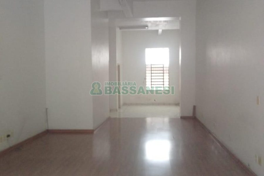 Loja com 110m², no bairro São Pelegrino em Caxias do Sul para Alugar