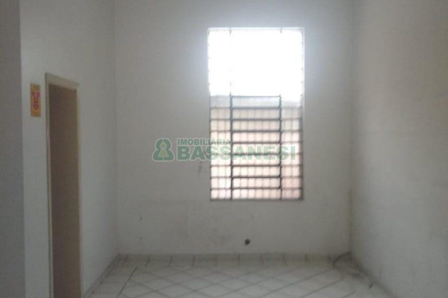 Loja com 110m², no bairro São Pelegrino em Caxias do Sul para Alugar