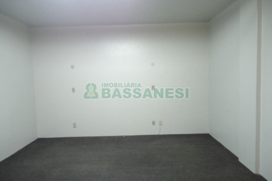 Sala com 24m², no bairro Centro em Caxias do Sul para Alugar