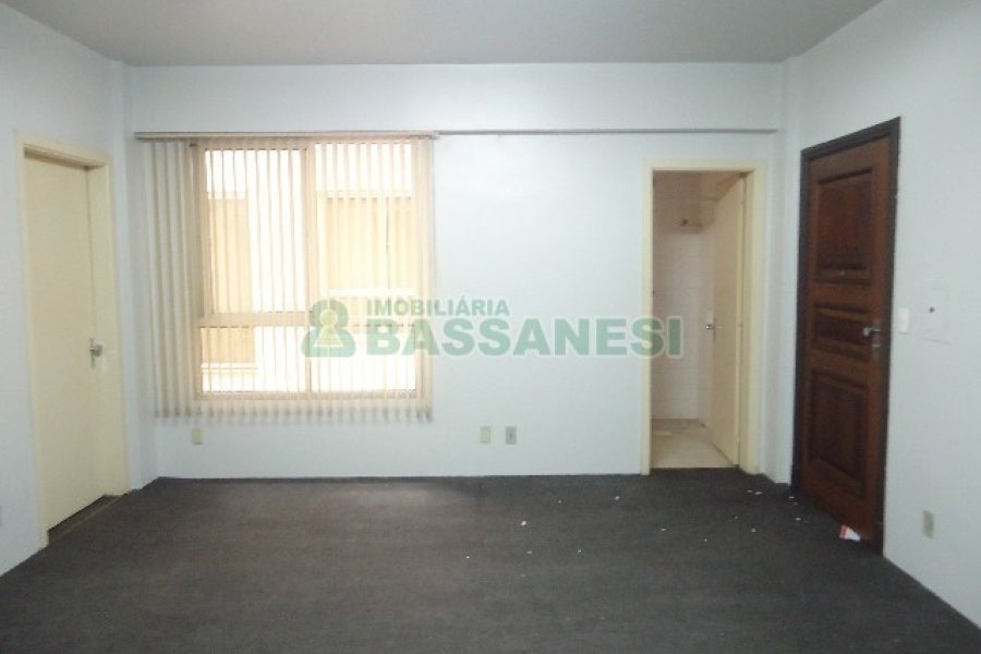 Sala com 24m², no bairro Centro em Caxias do Sul para Alugar