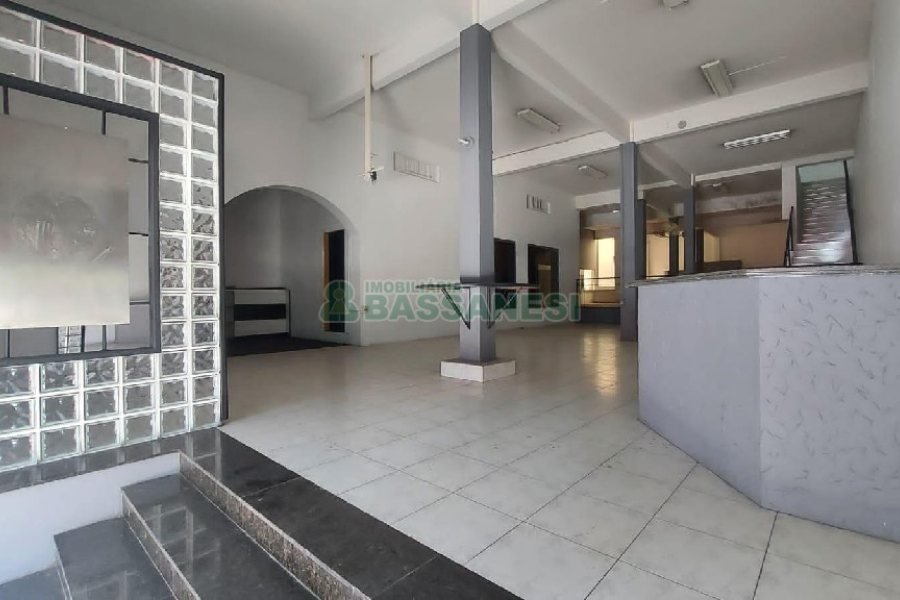 Loja com 700m², no bairro Centro em Caxias do Sul para Alugar