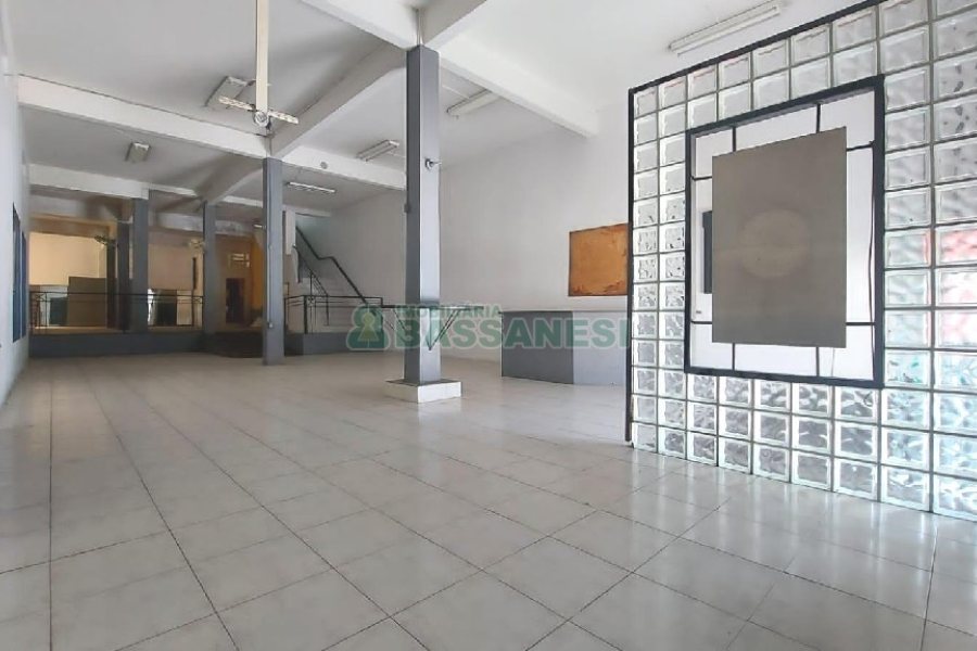 Loja com 700m², no bairro Centro em Caxias do Sul para Alugar