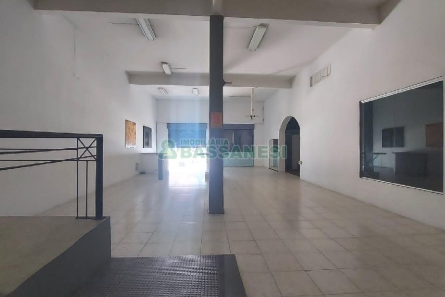Loja com 700m², no bairro Centro em Caxias do Sul para Alugar