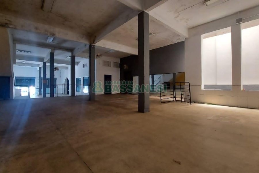 Loja com 700m², no bairro Centro em Caxias do Sul para Alugar