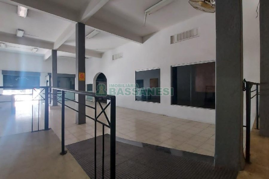 Loja com 700m², no bairro Centro em Caxias do Sul para Alugar