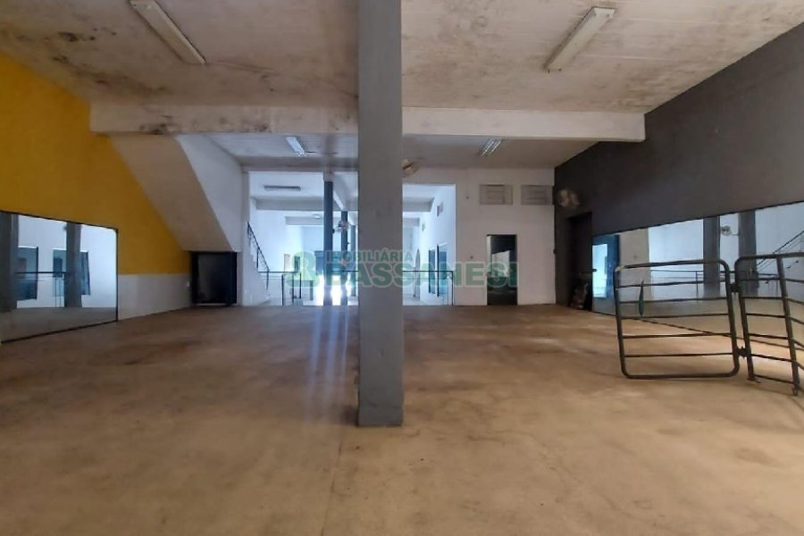 Loja com 700m², no bairro Centro em Caxias do Sul para Alugar