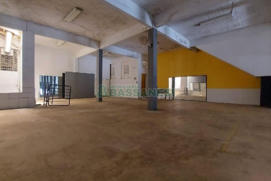 Loja com 700m², no bairro Centro em Caxias do Sul para Alugar