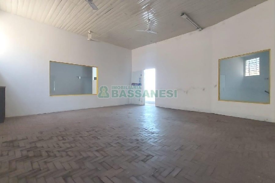 Loja com 700m², no bairro Centro em Caxias do Sul para Alugar