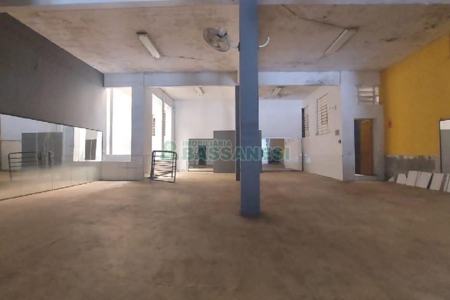 Loja com 700m², no bairro Centro em Caxias do Sul para Alugar