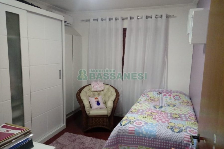 Apto Mobiliado com 132m², 3 dormitórios, 2 vagas, no bairro Cinqüentenário em Caxias do Sul para Comprar